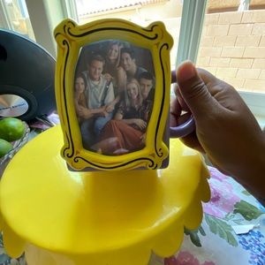 FRIENDS YELLOW FRAME‎ MUG
